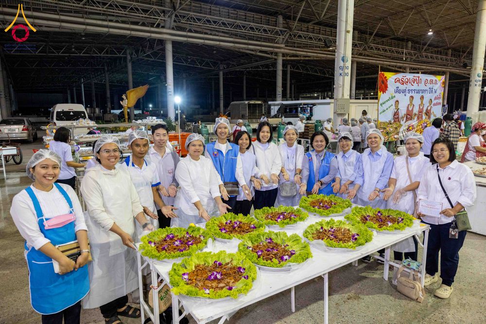 ภาพ No.303427:วันที่ 27 มกราคม พ.ศ. 2569 พิธีถวายภัตตาหารเป็นสังฆทาน แด่พระธรรมยาตรา ณ วัดพระธรรมกาย  จังหวัดปทุมธานี ในโครงการธรรมยาตรา กตัญญูบูชา มหาปูชนียาจารย์ พระมงคลเทพมุนี(สด จนฺทสโร) พระผู้ปราบมาร อนุสรณ์สถาน 7 แห่ง ปีที่ 14