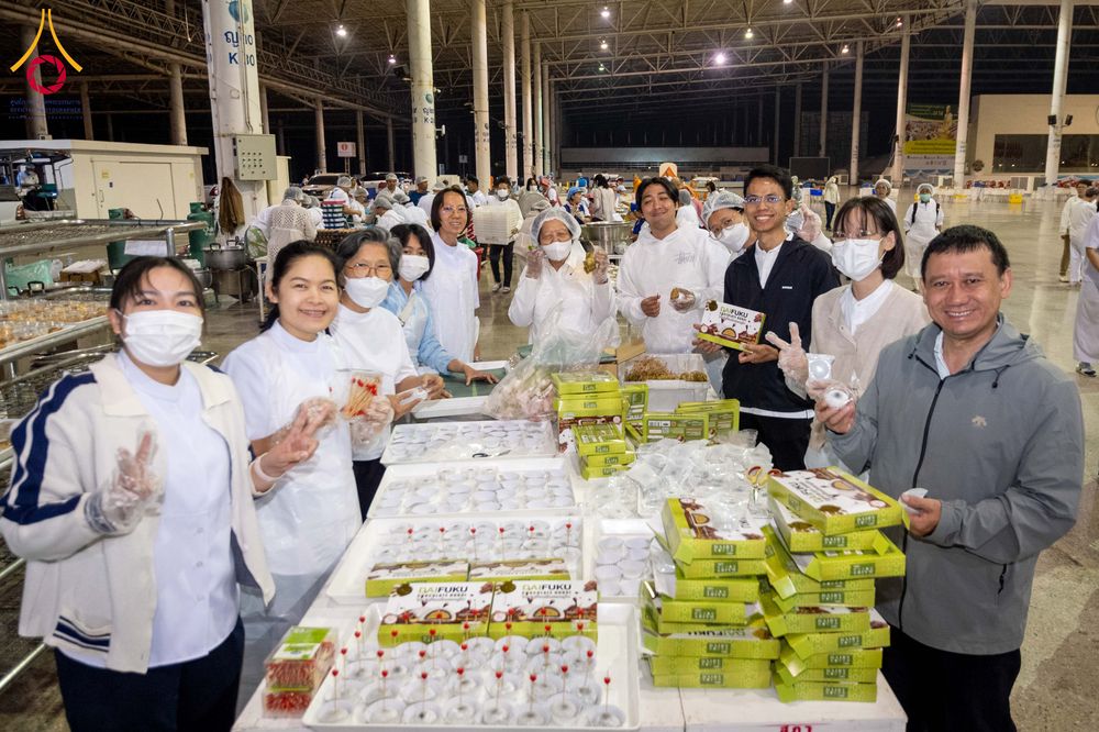 ภาพ No.303025:วันที่ 26 มกราคม พ.ศ. 2569 พิธีถวายภัตตาหารเป็นสังฆทาน แด่พระธรรมยาตรา ณ วัดพระธรรมกาย  จังหวัดปทุมธานี ในโครงการธรรมยาตรา กตัญญูบูชา มหาปูชนียาจารย์ พระมงคลเทพมุนี(สด จนฺทสโร) พระผู้ปราบมาร อนุสรณ์สถาน 7 แห่ง ปีที่ 14