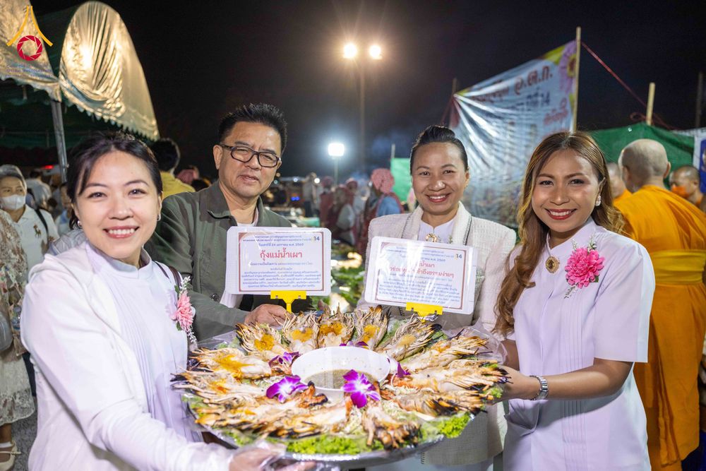 ภาพ No.301729:วันที่ 24 มกราคม พ.ศ. 2569 พิธีถวายภัตตาหารเป็นสังฆทาน แด่พระธรรมยาตรา ณ อนุสรณ์สถานบางปลา วัดบางปลา อำเภอบางเลน จังหวัดนครปฐม ในโครงการธรรมยาตรา กตัญญูบูชา มหาปูชนียาจารย์ พระมงคลเทพมุนี(สด จนฺทสโร) พระผู้ปราบมาร อนุสรณ์สถาน 7 แห่ง ปีที่ 14