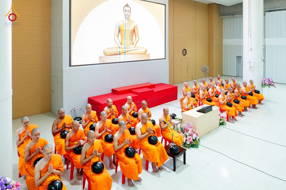 ภาพ No.322863:วันเสาร์ที่ 18 เมษายน พ.ศ. 2569 ตักบาตรฉลองพระใหม่ โครงการอุปสมบทหมู่ธรรมทายาท ระดับอุดมศึกษา รุ่นที่ 53 ภาคฤดูร้อน  ณ ฟ้องปฏิบัติธรรม ชั้นลอย 1/2 มหารัตนวิหารคด คอร์ 13 วัดพระธรรมกาย