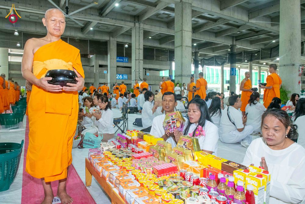 ภาพ No.342922:วันอาทิตย์ที่ 9 สิงหาคม พ.ศ.2569 พิธีตักบาตรฉลองพระใหม่ โครงการบรรพชาและอุปสมบทหมู่ รุ่นเข้าพรรษา ณ มหารัตนวิหาคด คอร์ 26 วัดพระธรรมกาย