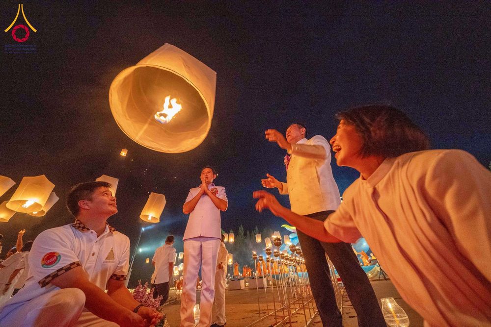 ภาพ No.266181:วันพุธที่ 5 พฤศจิกายน พ.ศ. 2568 (วันพระ ขึ้น 15 ค่ำ เดือน 12) พิธีจุดประทีปโคมลาน, โคมลอย และลอยกระทง ถวายประทีปเป็นพุทธบูชา สร้างความสว่างไสวให้กับแผ่นดินด้วยแสงธรรม ณ พุทธอุทยานนานาชาติ จังหวัดหนองคาย