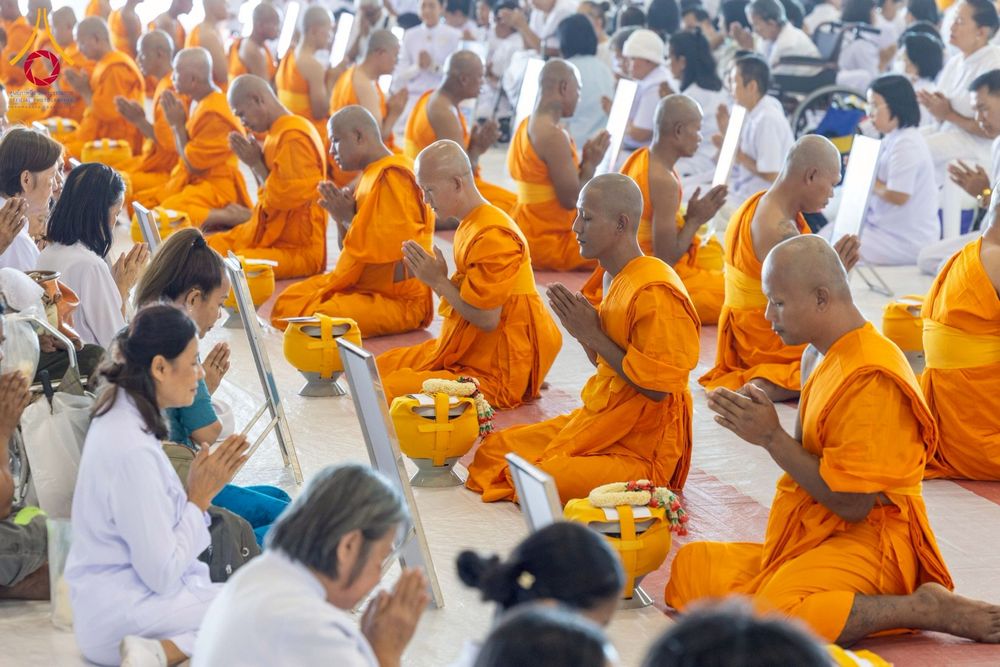 ภาพ No.277808:วันเสาร์ที่ 6 ธันวาคม พ.ศ. 2568 พิธีบรรพชาอุปสมบทและพิธีถวายบาตร โครงการอุปสมบทบูชาธรรมมหาปูชนียาจารย์ ประจำปี พ.ศ.2568 โครงการบวชพระนานาชาติ AEC และ WAB รุ่น CEO (นักบริหาร) รุ่นที่ 5 ณ มหาธรรมกายเจดีย์ วัดพระธรรมกาย