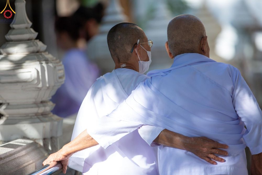 ภาพ No.201381:พระธรรมยาตราปฏิบัติธรรม และถ่ายภาพหมู่ประวัติศาสตร์ ณ อาคารธรรมยาตรา กตัญญูบูชามหาปูชนียาจารย์  ตรงข้ามวัดปากน้ำภาษีเจริญ จ.กรุงเทพมหานคร ในโครงการธรรมยาตรา กตัญญูบูชา มหาปูชนียาจารย์ พระมงคลเทพมุนี(สด จนฺทสโร) พระผู้ปราบมาร อนุสรณ์สถาน 7 แห่ง ปีที่ 13
