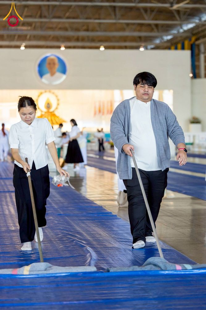 ภาพ No.277075:วันอาทิตย์ที่ 7 ธันวาคม พ.ศ. 2568 พิธีตักบาตรอาทิตย์ต้นเดือน ณ บ้านแก้วเรือนทองคุณยายฯ วัดพระธรรมกาย