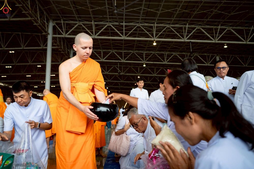 ภาพ No.263949:วันอาทิตย์ที่ 2 พฤศจิกายน พ.ศ. 2568 พิธีตักบาตรอาทิตย์ต้นเดือน ณ บ้านแก้วเรือนทองคุณยายฯ วัดพระธรรมกาย