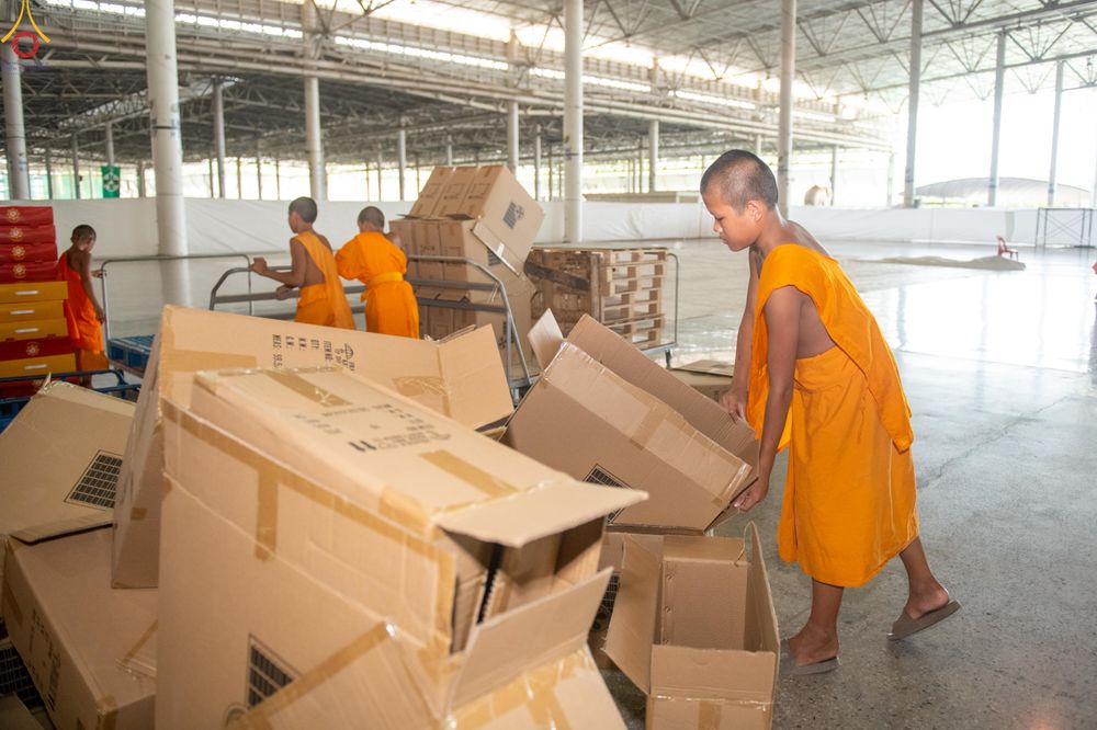 ภาพ No.322095:วันที่ 14 เมษายน พ.ศ.2569 การเตรียมกล่องไทยธรรม วันสุดท้าย เพื่องานถวายมหาสังฆทาน 40,000 กว่าวัดทั่วประเทศ วันคุ้มครองโลก 22 เมษายน พ.ศ.2569 วัดพระธรรมกาย