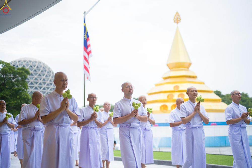 ภาพ No.338685:วันที่ 11 กรกฎาคม พศ.2569 พิธีบรรพชาอุปสมบท โครงการอุปสมบทหมู่ธรรมทายาทนานาชาติ  IDOP รุ่นที่ 21 (ภาษาจีน)  จากประเทศจีน มาเลเซีย สิงคโปร์ และไต้หวัน , โครงการบรรพชาสามเณรโรงเรียนนานาชาติ รุ่นที่ 15