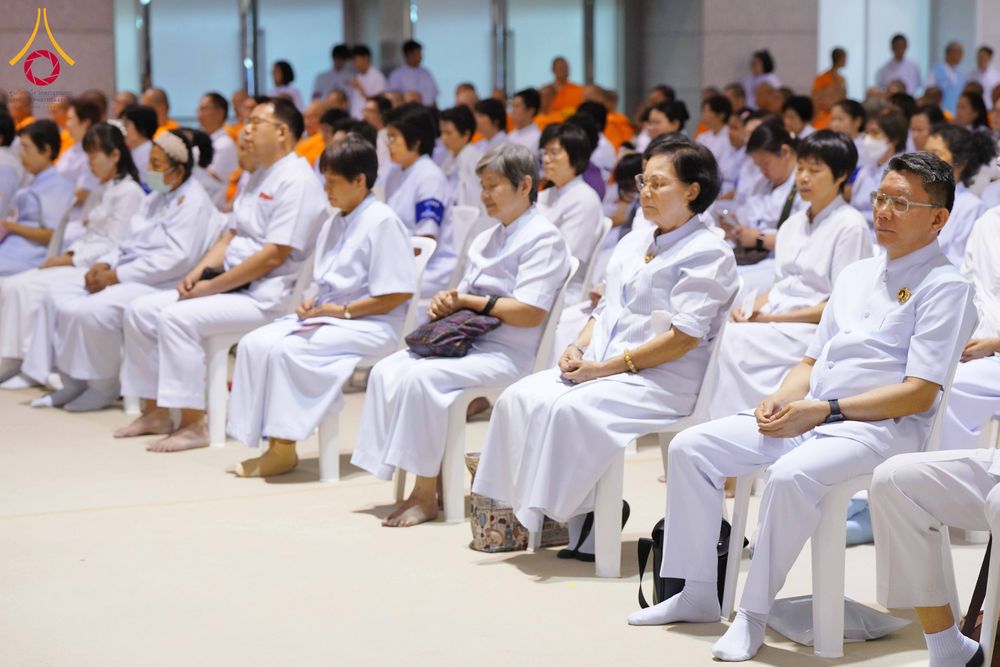 ภาพ No.337961:วันอาทิตย์ต้นเดือน 5 กรกฎาคม พ.ศ.2569 สัมมนาพิเศษ พิธีมอบพระของขวัญ ณ ห้องแก้วสารพัด1 วัดพระธรรมกาย