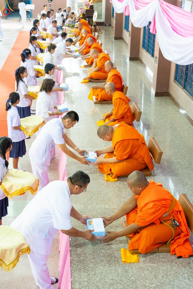 ภาพ No.288555:วันที่ 5 มกราคม พ.ศ. 2569 พิธีทอดผ้าป่าทำนุบำรุงศาสนสถาน ณ วัดอัมพวัน ต.สองพี่น้อง อ.สองพี่น้อง จ.สุพรรณบุรี ในโครงการธรรมยาตรา กตัญญูบูชา มหาปูชนียาจารย์ พระมงคลเทพมุนี(สด จนฺทสโร) พระผู้ปราบมาร อนุสรณ์สถาน 7 แห่ง ปีที่ 14