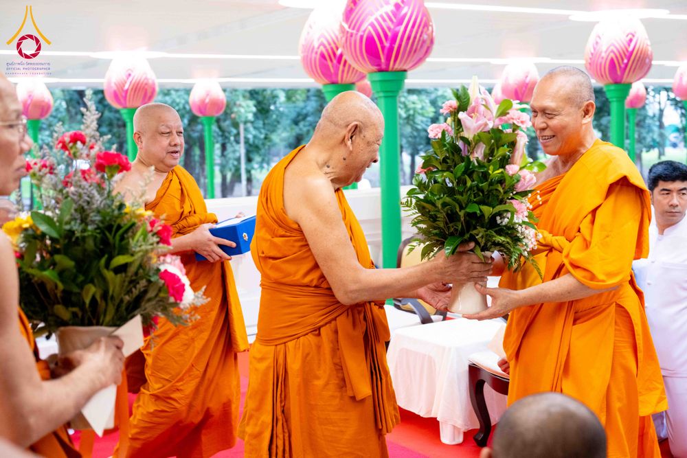 ภาพ No.308963:วันอาทิตย์ที่ 8 กุมภาพันธ์ พ.ศ. 2569  พิธีต้อนรับพระบัญชาสมเด็จพระสังฆราช แต่งตั้ง  “พระครูปลัดรัตนวีรวัฒน์” (รังสฤษดิ์ อิทฺธิจินฺตโก) เจ้าอาวาสวัดพระธรรมกาย ให้ดำรงตำแหน่ง “ที่ปรึกษาเจ้าคณะจังหวัดปทุมธานี”