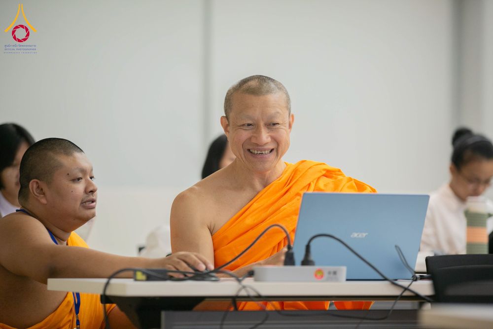ภาพ No.285101:วันศุกร์ที่12 ธันวาคม พ.ศ.2568  อบรม AI ให้พระเจ้าอาวาสต่างประเทศ โดย แผนกบัณฑิตศึกษา กองวิชาการ ศูนย์พุทธศาสตร์ศึกษา DCI สำนักการศึกษา วัดพระธรรมกาย