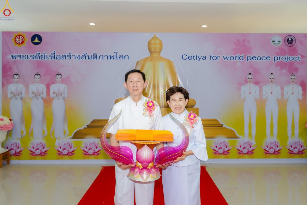 ภาพ No.331651:วันพุธที่ ๓ มิถุนายน พ.ศ.๒๕๖๙ พิธีทอดผ้าป่า ปฏิบัติธรรมกลั่นแผ่นดิน พิธีโปรยรัตนชาติ  และ พิธีตอกเสาเข็ม มงคลต้นแรก สถาปนา "องค์พระเจดีย์เพื่อสร้างสันติภาพโลก"  องค์แรก ครั้งแรกของลำปาง ประตูสู่ภาคเหนือ  ณ ศูนย์ปฏิบัติธรรมเถินเทิดธรรม อ.เถิน จ.ลำปาง