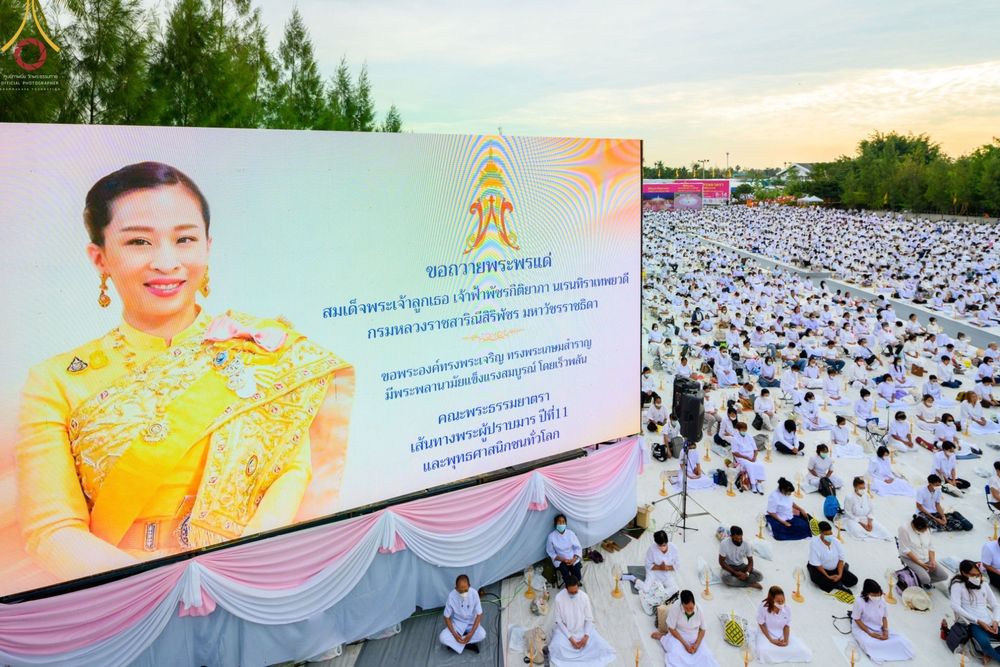 ภาพ No.70149:พิธีจุดประทีปถวายเป็นพุทธบูชา และบูชาธรรมมหาปูชนียาจารย์ ในโครงการธรรมยาตรากตัญญูบูชา มหาปูชนียาจารย์ พระมงคลเทพมุนี(สด จนฺทสโร) พระผู้ปราบมาร ปีที่ 11 ณ อนุสรณ์สถานลำดับที่ 2 สถานที่ตั้งมโนปณิธานบวชตลอดชีวิต อนุสรณ์สถานคลองบางนางแท่น อ.สามพราน จ.นครปฐม 