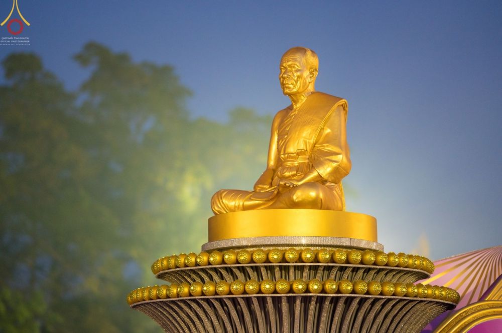ภาพ No.70501:พิธีตักบาตรพระธรรมยาตราฯ ในโครงการธรรมยาตรากตัญญูบูชา มหาปูชนียาจารย์ พระมงคลเทพมุนี(สด จนฺทสโร) พระผู้ปราบมาร ปีที่ 11 ณ อนุสรณ์สถานลำดับที่ 2 สถานที่ตั้งมโนปณิธานบวชตลอดชีวิต อนุสรณ์สถานคลองบางนางแท่น อ.สามพราน จ.นครปฐม วันที่ 14 มกราคม พ.ศ. 2566
