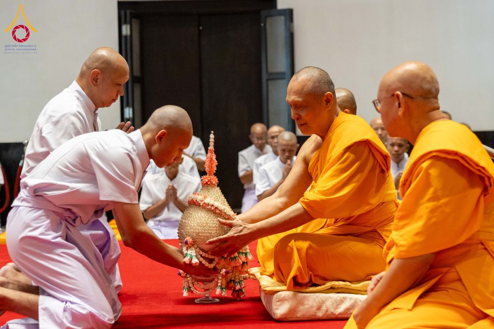 ภาพ No.321348:วันเสาร์ที่ 11 เมษายน พ.ศ.2569 พิธีขอบรรพชา พิธีขอสรณคมณ์และศีล, พิธีถวายบาตร พิธีอุปสมบท โครงการอุปสมบทหมู่ บูชาธรรมหลวงพ่อธัมมชโย พ.ศ.2569 โครงการอุปสมบทหมู่ธรรมทายาท ระดับอุดมศึกษา รุ่น 53 (ภาคฤดูร้อน) ณ วัดพระธรรมกาย ปทุมธานี