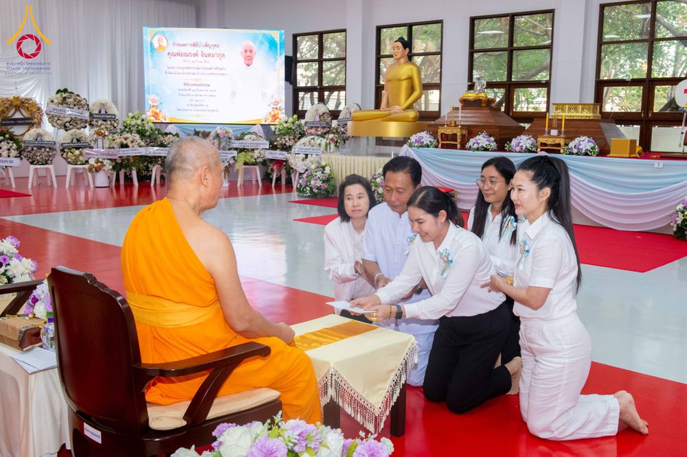 ภาพ No.316082:วันศุกร์ที่ 27 มีนาคม พ.ศ. 2569 พิธีบำเพ็ญกุศล คุณพ่อณรงค์ จินตมากุล  สิริอายุ 99 ปี 11 เดือน โยมบิดา พระครูปลัดรัตนวีรวัฒน์ (รังสฤษดิ์ อิทฺธิจินตโก) ที่ปรึกษาเจ้าคณะจังหวัดปทุมธานี เจ้าอาวาสวัดพระธรรมกาย  ณ ห้องปลูกศรัทธา 2 วัดพระธรรมกาย ปทุมธานี