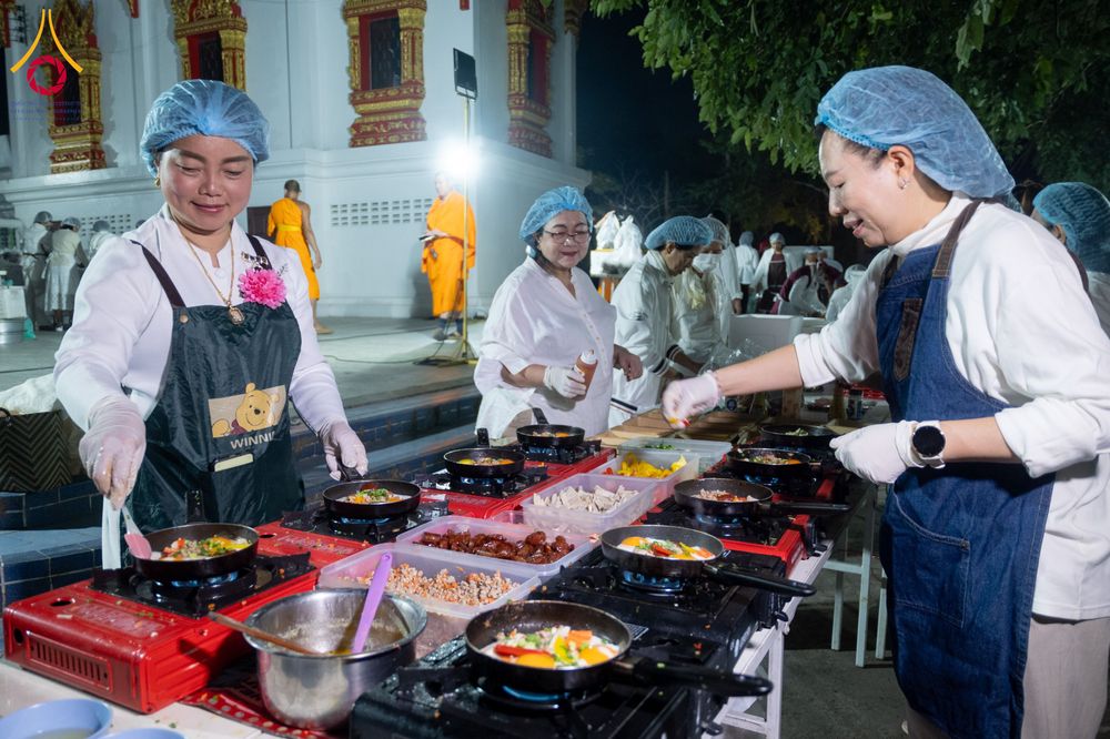 ภาพ No.293684:วันที่ 14 มกราคม พ.ศ. 2569  พิธีถวายภัตตาหารเป็นสังฆทาน แด่พระธรรมยาตรา  ณ วัดสองพี่น้อง ต.ต้นตาล อ.สองพี่น้อง จ.สุพรรณบุรี  ในโครงการธรรมยาตรา กตัญญูบูชา มหาปูชนียาจารย์  พระมงคลเทพมุนี(สด จนฺทสโร) พระผู้ปราบมาร  อนุสรณ์สถาน 7 แห่ง ปีที่ 14