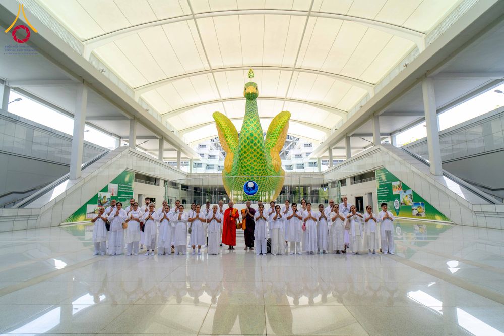 ภาพ No.342412:วันที่ 31 กรกฎาคม พ.ศ. 2569  ต้อนรับคณะแสวงบุญชาวศรีลังกา 31 ท่าน เยี่ยมชมวัดพระธรรมกาย
