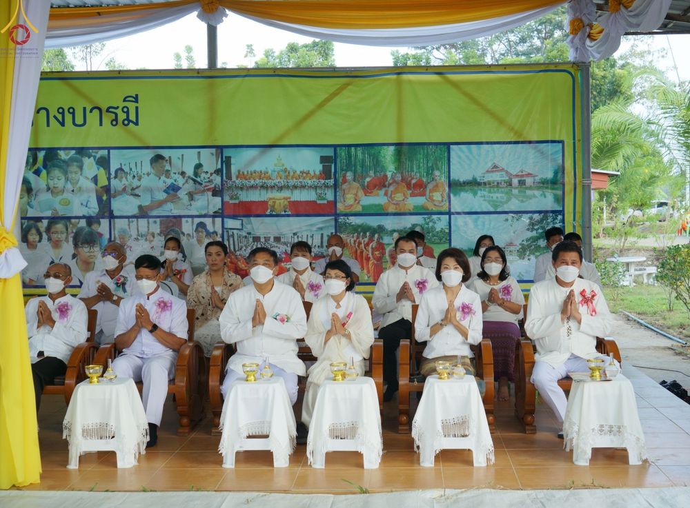 ภาพ No.68534:พิธีเจริญพระพุทธมนต์และตักบาตรพระ ๑,๐๐๐ รูป บำเพ็ญกุศลเพื่อถวายพระพรชัยแด่ สมเด็จพระเจ้าลูกเธอเจ้าฟ้าพัชรกิติยาภา นเรนทิราเทพยวดี กรมหลวงราชสาริณีสิริพัชร มหาวัชรราชธิดา และ ฉลองเมืองลำปาง ๑,๓๔๒ ปี วันศุกร์ที่ ๓๐ ธันวาคม พ.ศ.๒๕๖๕ ณ ศูนย์ปฏิบัติธรรมลำปาง 