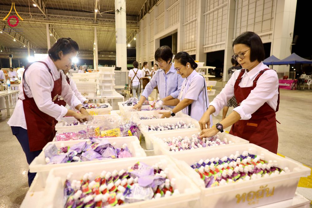 ภาพ No.287235:วันที่ 3 มกราคม พ.ศ.2569 พิธีถวายภัตตาหารเป็นสังฆทาน แด่พระธรรมยาตรา ณ วัดพระธรรมกาย  จังหวัดปทุมธานี ในโครงการธรรมยาตรา กตัญญูบูชา มหาปูชนียาจารย์ พระมงคลเทพมุนี(สด จนฺทสโร) พระผู้ปราบมาร อนุสรณ์สถาน 7 แห่ง ปีที่ 14