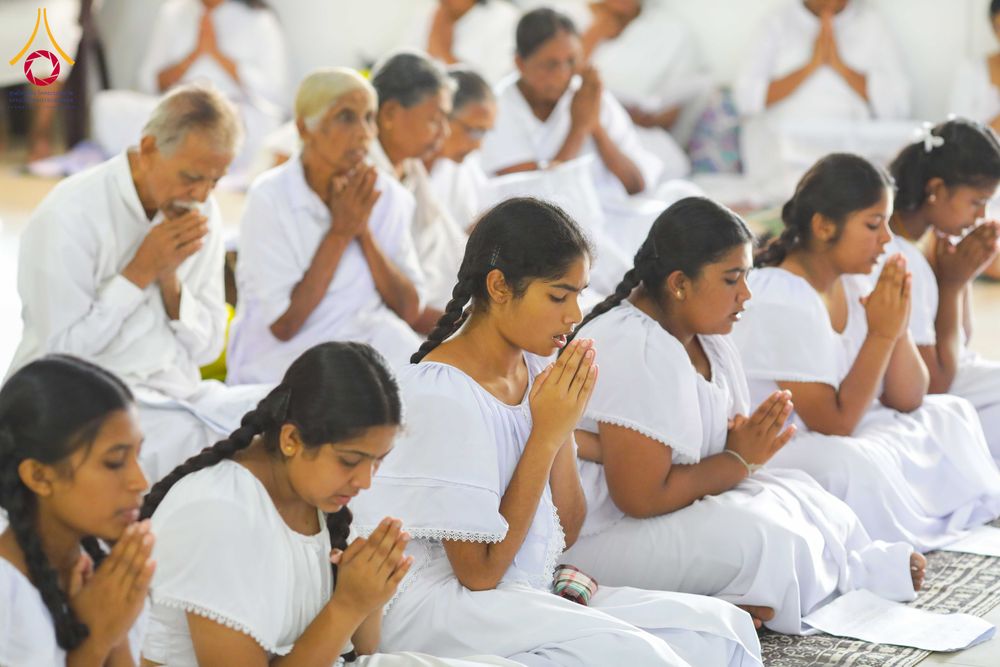 ภาพ No.317757:วันที่ 1 เมษายน พ.ศ. 2569 พิธีสวดธัมมจักกัปปวัตตนสูตรนานาชาติ ในวันพระใหญ่ ขึ้น 15 ค่ำ เดือน 5 (Poya Day)  ณ ศรีธรรมนันทะปิริเวนะ เเละ  วัดวิมลวิหาร นาวละ ประเทศศรีลังกา