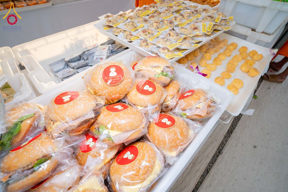 ภาพ No.301881:วันที่ 24 มกราคม พ.ศ. 2569 พิธีถวายภัตตาหารเป็นสังฆทาน แด่พระธรรมยาตรา ณ อนุสรณ์สถานบางปลา วัดบางปลา อำเภอบางเลน จังหวัดนครปฐม ในโครงการธรรมยาตรา กตัญญูบูชา มหาปูชนียาจารย์ พระมงคลเทพมุนี(สด จนฺทสโร) พระผู้ปราบมาร อนุสรณ์สถาน 7 แห่ง ปีที่ 14