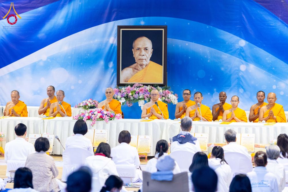 ภาพ No.292567:วันที่ 12 มกราคม พ.ศ. 2569 พิธีถวายภัตตาหารเป็นสังฆทาน แด่พระธรรมยาตรา ณ อนุสรณ์สถานมหาวิหารพระมงคลเทพมุนี (โลตัสแลนด์) อ.สองพี่น้อง จ.สุพรรณบุรี ในโครงการธรรมยาตรา กตัญญูบูชา มหาปูชนียาจารย์ พระมงคลเทพมุนี(สด จนฺทสโร) พระผู้ปราบมาร อนุสรณ์สถาน 7 แห่ง ปี