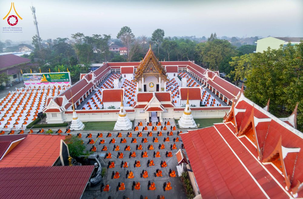 ภาพ No.297332:วันที่ 15 มกราคม พ.ศ.2569 พระธรรมยาตราปฏิบัติธรรมและถ่ายภาพหมู่ประวัติศาสตร์ อนุสรณ์สถานลำดับที่ 4 สถานที่เกิดด้วยกายธรรม  ณ วัดโบสถ์บน ต.บางคูเวียง จ.นนทบุรี ในโครงการธรรมยาตรา กตัญญูบูชา มหาปูชนียาจารย์ พระมงคลเทพมุนี(สด จนฺทสโร) พระผู้ปราบมาร อนุสรณ์ส