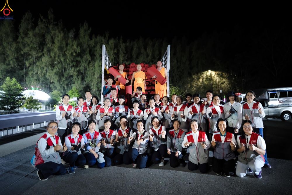 ภาพ No.296328:ภาพเบื้องหลังอาสาสมัครรวมใจ ชุดที่ 2 ในโครงการธรรมยาตรา กตัญญูบูชา มหาปูชนียาจารย์ พระมงคลเทพมุนี(สด จนฺทสโร) พระผู้ปราบมาร อนุสรณ์สถาน 7 แห่ง ปีที่ 14