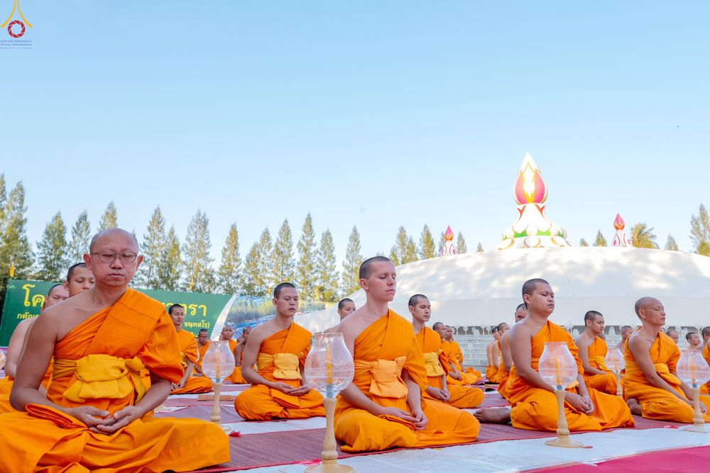 ภาพ No.291984:วันที่ 10 มกราคม พ.ศ. 2569 พิธีจุดประทีปถวายเป็นพุทธบูชา และบูชาธรรมมหาปูชนียาจารย์  ณ อนุสรณ์สถานคลองบางนางแท่น อ.สามพราน จ.นครปฐม ในโครงการธรรมยาตรา กตัญญูบูชา มหาปูชนียาจารย์ พระมงคลเทพมุนี(สด จนฺทสโร) พระผู้ปราบมาร อนุสรณ์สถาน 7 แห่ง ปีที่ 14
