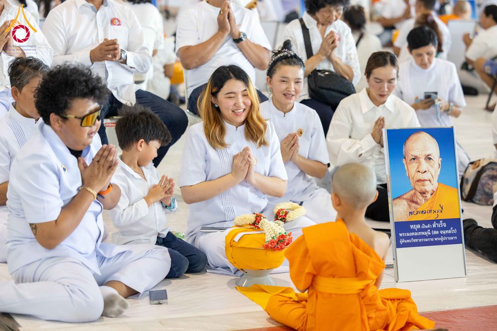 ภาพ No.319588:วันเสาร์ที่ 4 เมษายน พ.ศ.2569 พิธีขอขมา มอบผ้าไตร และถวายบาตรแด่นาคธรรมทายาท ในโครงการบรรพชาสามเณรฟื้นฟูพระพุทธศาสนาทั่วไทย โครงการหน่อแก้วเปรียญธรรม รุ่นที่ 14 โครงการสามเณรยุวธรรมทายาท รุ่นที่ 34 โครงการสามเณรมัชฌิมธรรมทายาท รุ่นที่ 30 ณ สภาธรรมกายสากล