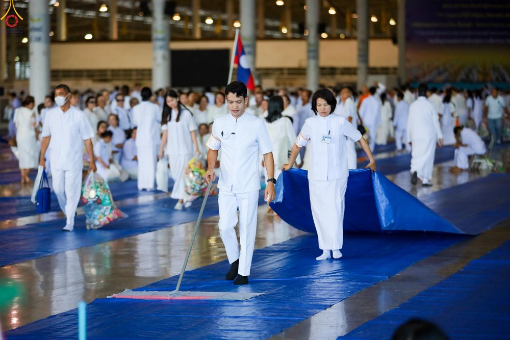 ภาพ No.311379:วันอาทิตย์ต้นเดือนที่ 1 มีนาคม พ.ศ.2569 พิธีตักบาตร และ พิธีบูชาข้าวพระ ณ สภาธรรมกายสากล วัดพระธรรมกาย