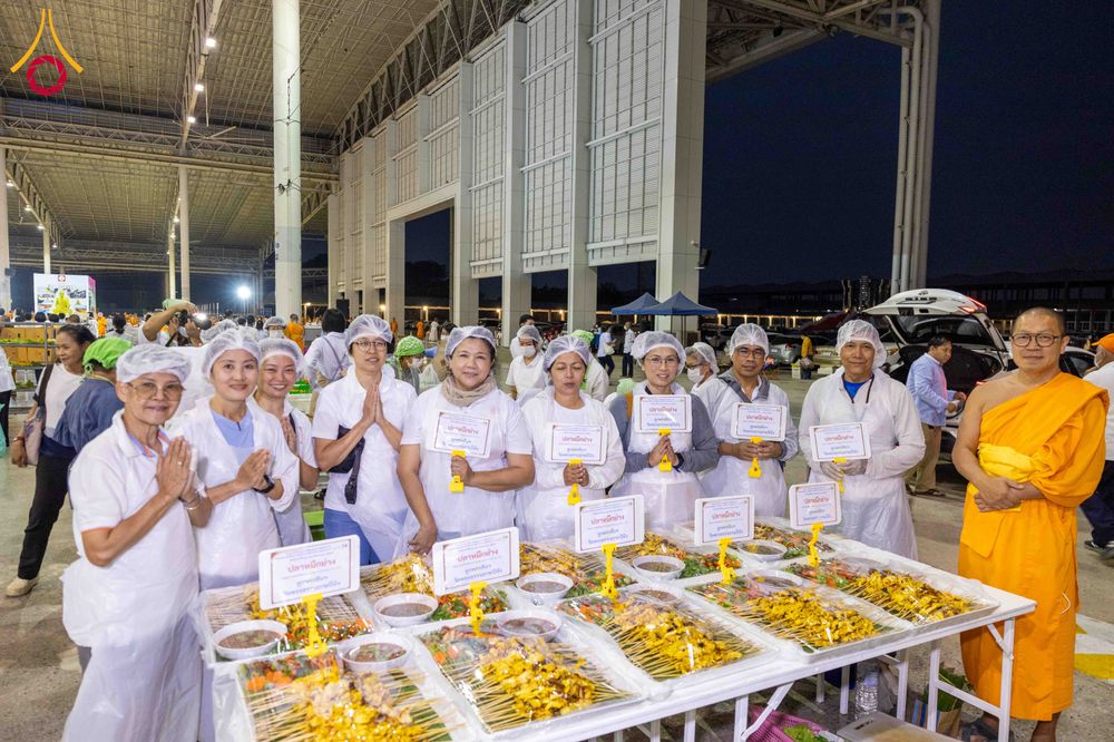 ภาพ No.302984:วันที่ 26 มกราคม พ.ศ. 2569 พิธีถวายภัตตาหารเป็นสังฆทาน แด่พระธรรมยาตรา ณ วัดพระธรรมกาย  จังหวัดปทุมธานี ในโครงการธรรมยาตรา กตัญญูบูชา มหาปูชนียาจารย์ พระมงคลเทพมุนี(สด จนฺทสโร) พระผู้ปราบมาร อนุสรณ์สถาน 7 แห่ง ปีที่ 14