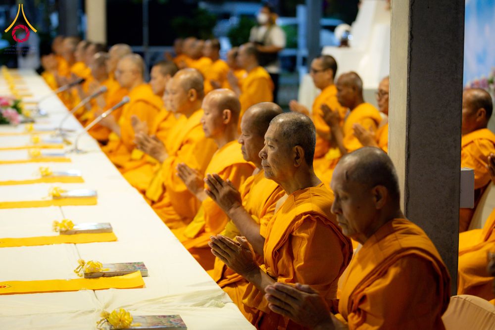 ภาพ No.293486:วันที่ 13 มกราคม พ.ศ. 2569 พิธีถวายภัตตาหารเป็นสังฆทาน แด่พระธรรมยาตรา ณ อนุสรณ์สถานมหาวิหารพระมงคลเทพมุนี (โลตัสแลนด์) อ.สองพี่น้อง จ.สุพรรณบุรี ในโครงการธรรมยาตรา กตัญญูบูชา มหาปูชนียาจารย์ พระมงคลเทพมุนี(สด จนฺทสโร) พระผู้ปราบมาร อนุสรณ์สถาน 7 แห่ง ปี