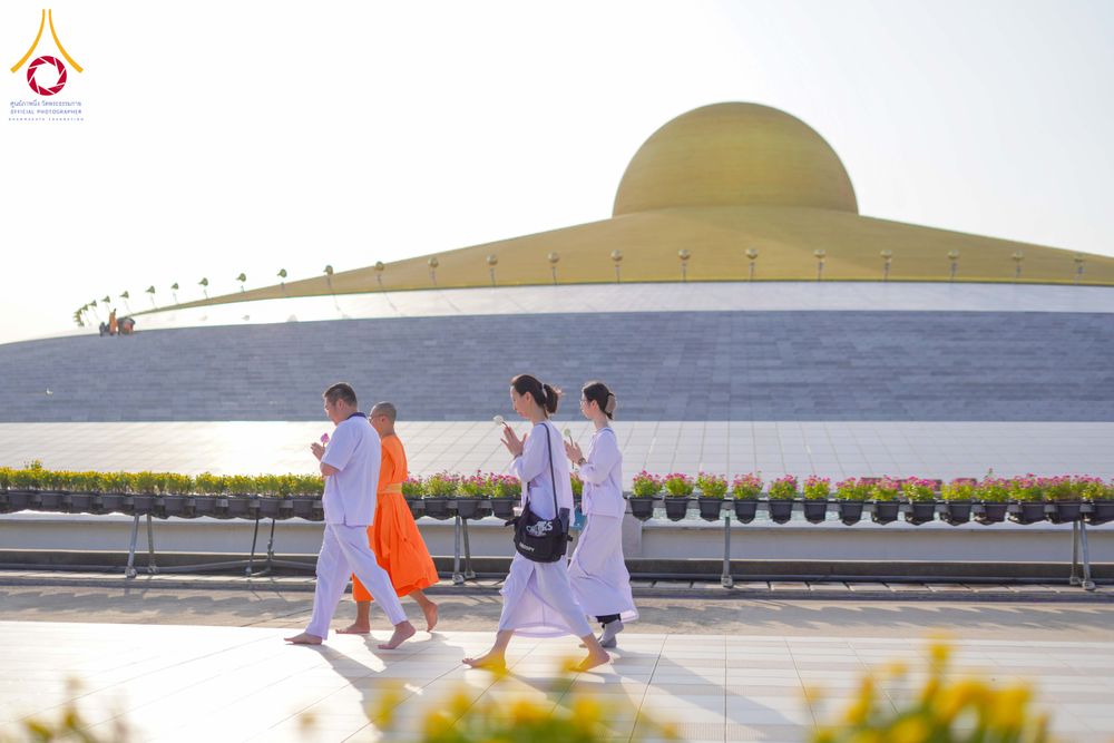 ภาพ No.340408:วันที่  12 - 22 กรกฎาคม พ.ศ.2569 ชาวต่างชาติจากประเทศกัวเตมาลา รัสเซีย เซอร์เบีย เยอรมัน อเมริกา สเปน สิงคโปร์ และศรีลังกา  เยี่ยมชมวัด เรียนรู้วิธีการนั่งสมาธิ และกราบสักการะพระมหาธรรมกายเจดีย์ ณ วัดพระธรรมกาย