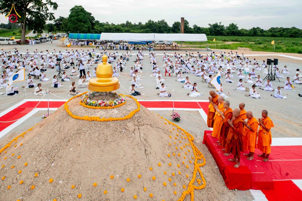 ภาพ No.346648:วันอาทิตย์ที่ 30 สิงหาคม พ.ศ.2569 พิธีทอดผ้าป่า สวดธรรมจักรกัปปวัตนสูตรกลั่นแผ่นดินโปรยรัตนชาติ  สถาปนาองค์พระเจดีย์เพื่อสร้างสันติภาพโลก  ณ ศูนย์ปฏิบัติธรรมพนมสารคาม (เพชรตะวัน) จังหวัดฉะเชิงเทรา