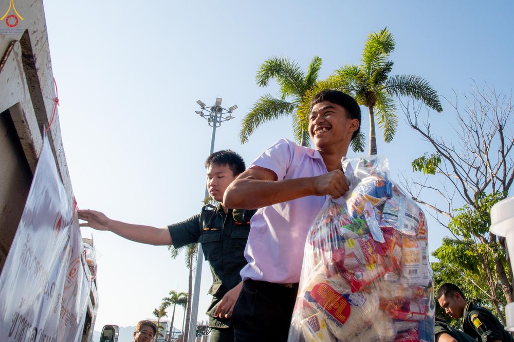 ภาพ No.282499:วันที่ 19 -20 ธันวาคม พ.ศ.2568 เบื้องหลังความสำเร็จ ของการจัดงานตักบาตร พระ 10,000 รูป Skywalk กาญจนบุรี