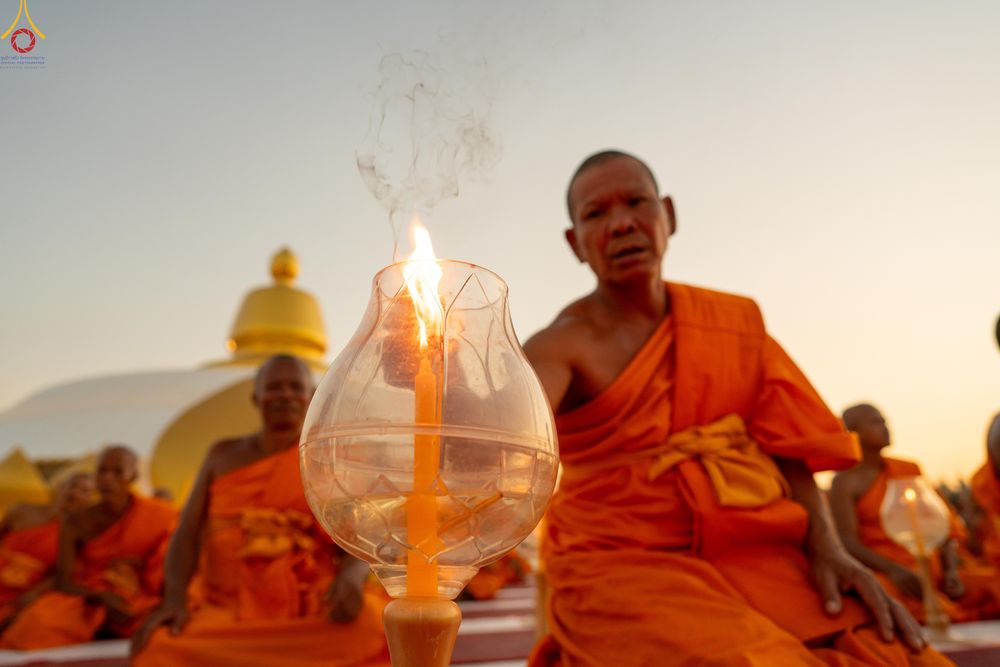 ภาพ No.302183:วันที่ 23 มกราคม พ.ศ. 2569 พิธีจุดประทีปธรรมถวายเป็นพุทธบูชา (ภาพชุดที่ 2) และบูชาธรรมมหาปูชนียาจารย์  ณ อนุสรณ์สถานลำดับที่ 5 สถานที่เผยแผ่วิชชาธรรมกายครั้งแรก อนุสรณ์สถานบางปลา วัดบางปลา อำเภอบางเลน จังหวัดนครปฐม ในโครงการธรรมยาตรา กตัญญูบูชา มหาปูชนีย