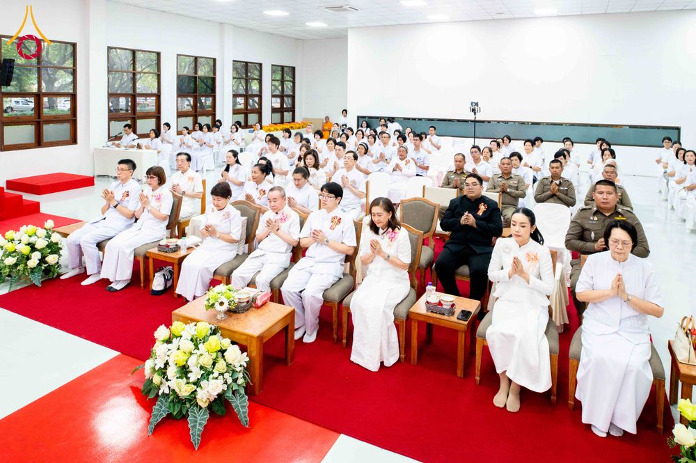 ภาพ No.314447:วันพฤหัสบดีที่ 19 มีนาคม พ.ศ. 2569 พิธีบำเพ็ญกุศล คุณพ่อณรงค์ จินตมากุล โยมบิดา พระครูปลัดรัตนวีรวัฒน์ (รังสฤษดิ์ อิทฺธิจินตโก) ที่ปรึกษาเจ้าคณะจังหวัดปทุมธานี เจ้าอาวาสวัดพระธรรมกาย  ณ ห้องปลูกศรัทธา 2 วัดพระธรรมกาย ปทุมธานี