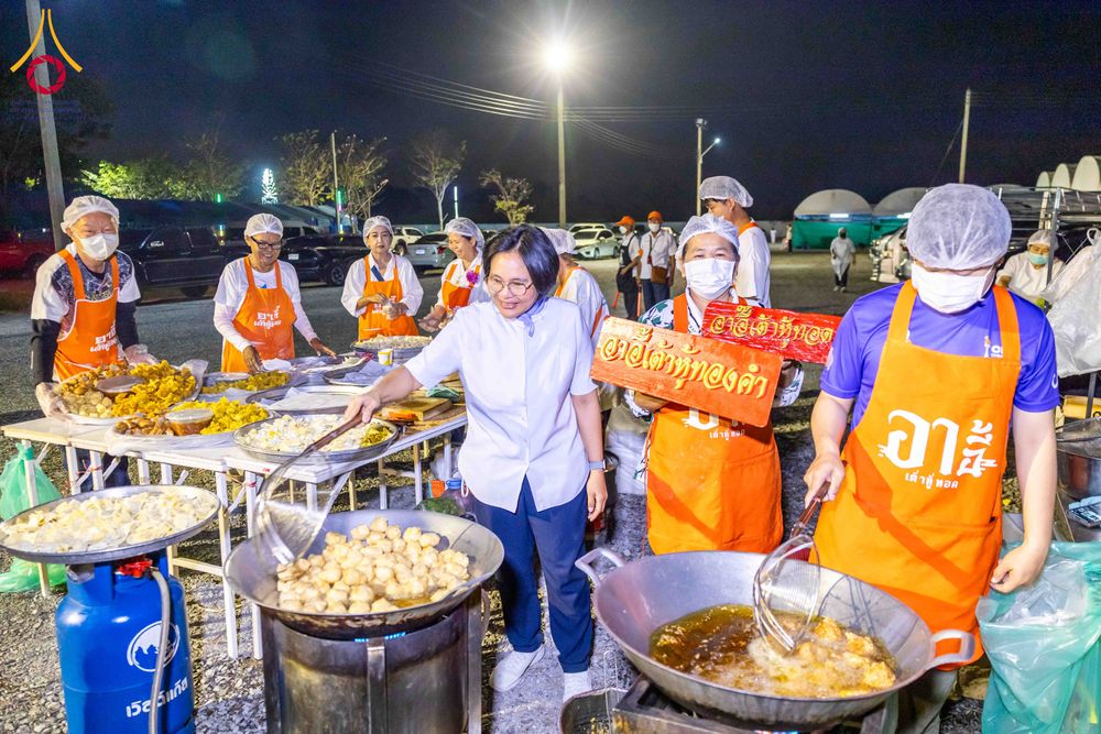 ภาพ No.300948:วันที่ 23 มกราคม พ.ศ. 2569 พิธีถวายภัตตาหารเป็นสังฆทาน แด่พระธรรมยาตรา ณ อนุสรณ์สถานบางปลา วัดบางปลา อำเภอบางเลน จังหวัดนครปฐม ในโครงการธรรมยาตรา กตัญญูบูชา มหาปูชนียาจารย์ พระมงคลเทพมุนี(สด จนฺทสโร) พระผู้ปราบมาร อนุสรณ์สถาน 7 แห่ง ปีที่ 14