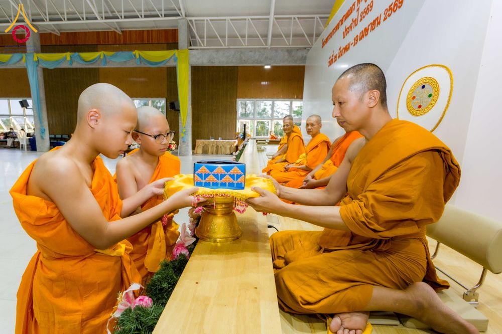 ภาพ No.317530:วันอาทิตย์ ที่ 29 มีนาคม พ.ศ.2569  พิธีปลงผม , พิธีขอขมามอบบาตรและผ้าไตร , พิธีบรรพชา ณ ศูนย์ปฏิบัติธรรมสมุทรปราการ จำนวน 42 รูป