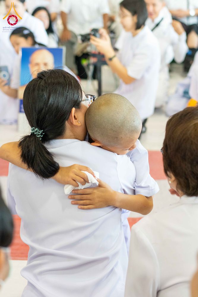 ภาพ No.319466:วันเสาร์ที่ 4 เมษายน พ.ศ.2569 พิธีขอขมา มอบผ้าไตร และถวายบาตรแด่นาคธรรมทายาท ในโครงการบรรพชาสามเณรฟื้นฟูพระพุทธศาสนาทั่วไทย โครงการหน่อแก้วเปรียญธรรม รุ่นที่ 14 โครงการสามเณรยุวธรรมทายาท รุ่นที่ 34 โครงการสามเณรมัชฌิมธรรมทายาท รุ่นที่ 30 ณ สภาธรรมกายสากล