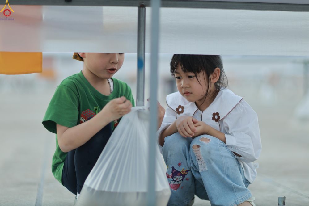 ภาพ No.320444:วันที่ 9 เมษายน พ.ศ.2569 การเตรียมงาน มัดถุงน้ำ ถ่วงขาโต๊ะไทยธรรม เพื่องานถวายมหาสังฆทาน 40,000 กว่าวัดทั่วประเทศ วันคุ้มครองโลก 22 เมษายน พ.ศ.2569 วัดพระธรรมกาย