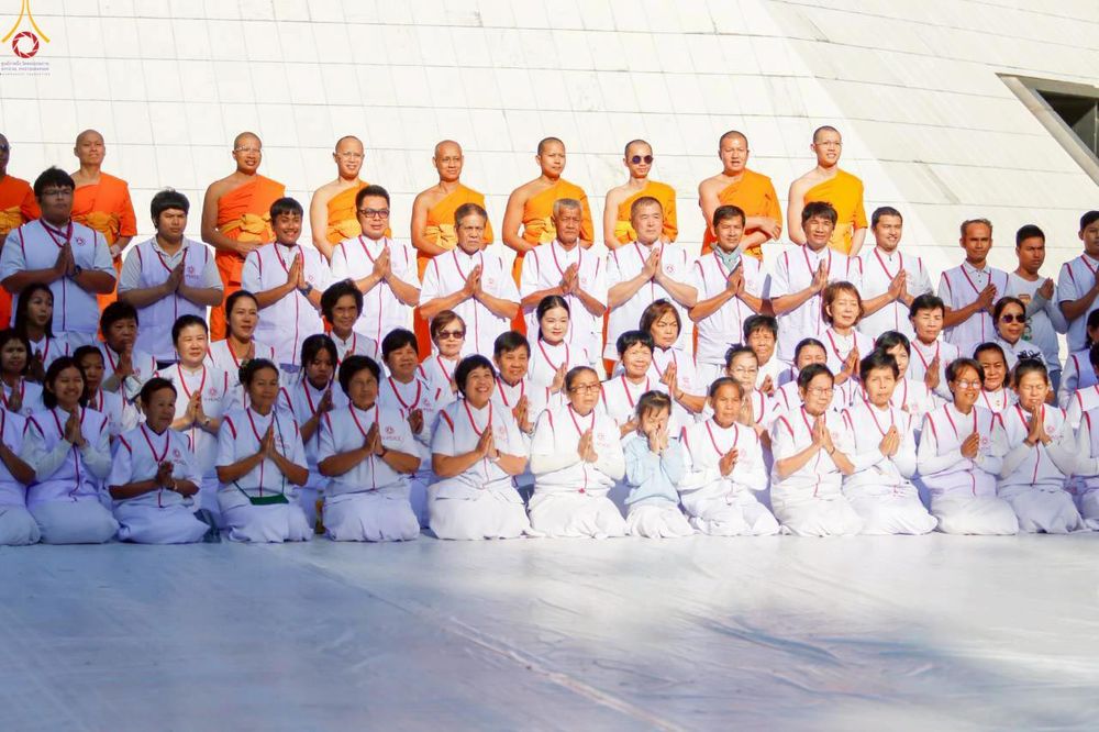 ภาพ No.300565:ภาพเบื้องหลังอาสาสมัครรวมใจ ชุดที่ 3 ในโครงการธรรมยาตรา กตัญญูบูชา มหาปูชนียาจารย์ พระมงคลเทพมุนี(สด จนฺทสโร) พระผู้ปราบมาร อนุสรณ์สถาน 7 แห่ง ปีที่ 14