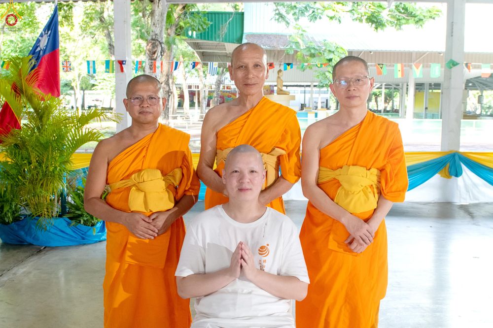 ภาพ No.338369:วันอาทิตย์ที่ 5 กรกฎาคม พศ.2569 พิธีตัดปอยผมธรรมทายาทนานาชาติ IDOP รุ่นที่ 21 จากประเทศจีน มาเลเซีย สิงคโปร์ และไต้หวัน ณ โถงช้าง วัดพระธรรมกาย
