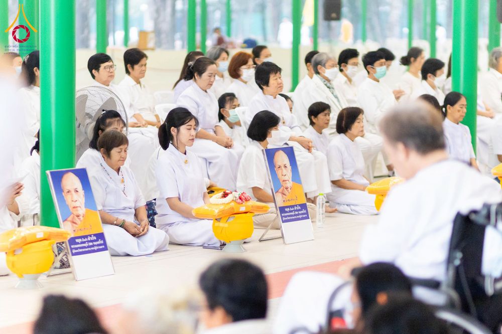 ภาพ No.298130:วันเสาร์ที่ 17 มกราคม พ.ศ. 2569 พิธีบรรพชาอุปสมบท โครงการอุปสมบทหมู่ บูชาธรรมครบ 117 ปี คุณยายอาจารย์มหารัตนอุบาสิกาจันทร์ ขนนกยูง  ณ อุโบสถพระไตรปิฎก วัดพระธรรมกาย