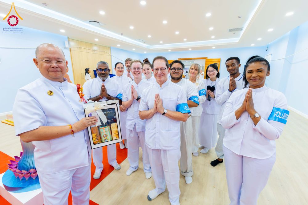 ภาพ No.313309:วันอาทิตย์ที่ 8 มีนาคม พ.ศ. 2569 พิธีสมโภชรูปเหมือนพระมงคลเทพมุนี (สด จนฺทสโร) และพิธีทอดผ้าป่าสามัคคีเพื่อสร้างวิหารพระมงคลเทพมุนี ณ วัดพุทธเคปทาวน์ ประเทศแอฟริกาใต้