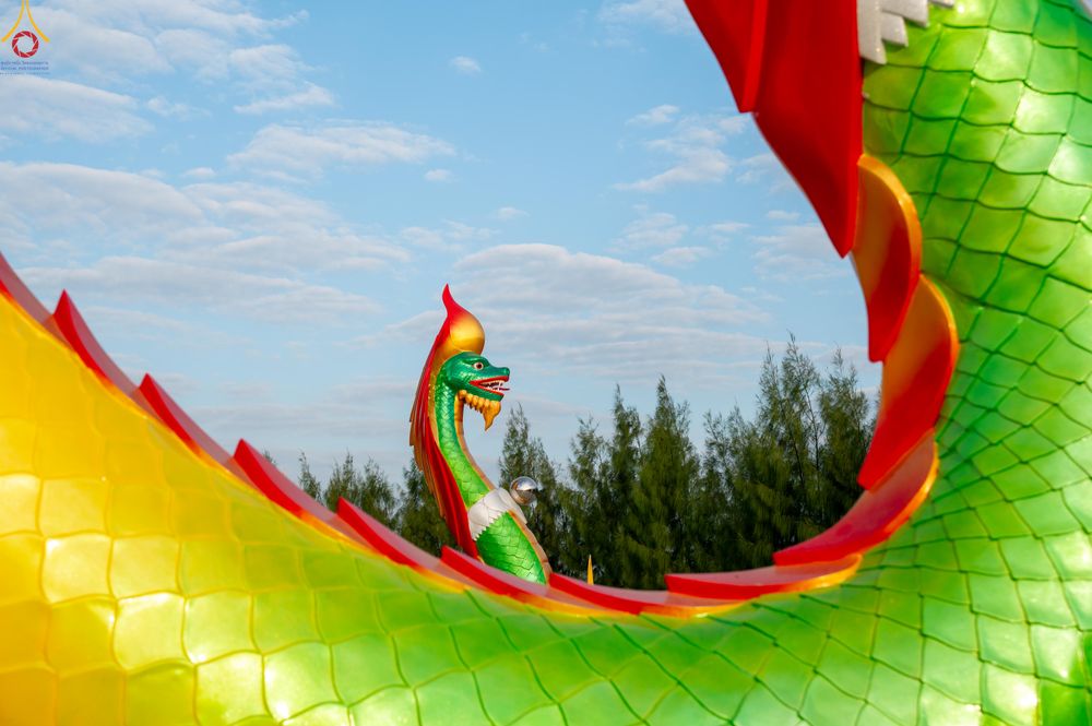 ภาพ No.302596:วันที่ 24 มกราคม พ.ศ. 2569 พิธีตักบาตรพระธรรมยาตรา(ภาพชุดที่ 2) ณ อนุสรณ์สถานลำดับที่ 5 สถานที่เผยแผ่วิชชาธรรมกายครั้งแรก อนุสรณ์สถานบางปลา วัดบางปลา อำเภอบางเลน จังหวัดนครปฐม ในโครงการธรรมยาตรา กตัญญูบูชา มหาปูชนียาจารย์ พระมงคลเทพมุนี(สด จนฺทสโร) พระผู