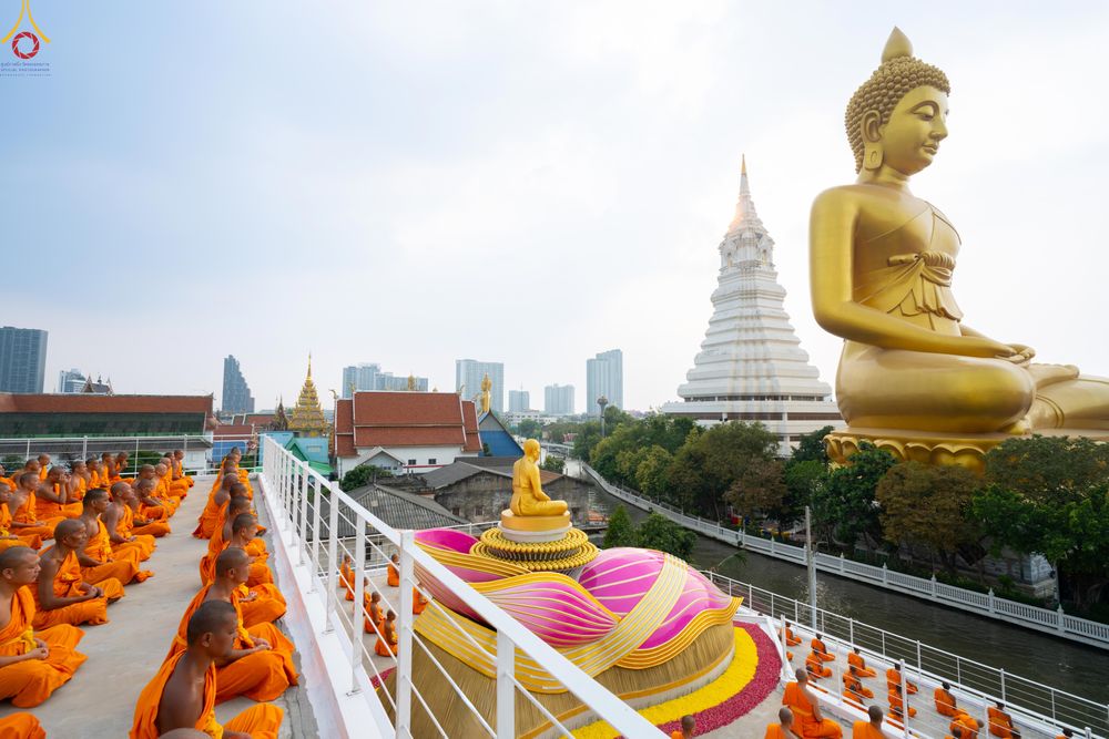 ภาพ No.299991:วันที่ 22 มกราคม พ.ศ.2569 พระธรรมยาตราปฏิบัติธรรม และถ่ายภาพหมู่ประวัติศาสตร์ ณ อาคารธรรมยาตรา กตัญญูบูชามหาปูชนียาจารย์  ตรงข้ามวัดปากน้ำภาษีเจริญ จ.กรุงเทพมหานคร ในโครงการธรรมยาตรา กตัญญูบูชา มหาปูชนียาจารย์ พระมงคลเทพมุนี(สด จนฺทสโร) พระผู้ปราบมาร อนุ